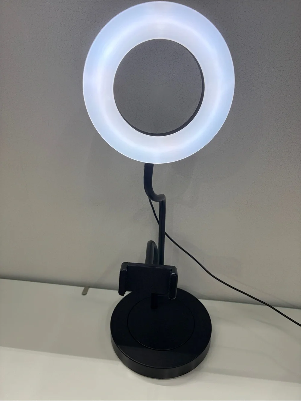 IKEA LANESPELARE Ring Light with Phone Holder Black and White